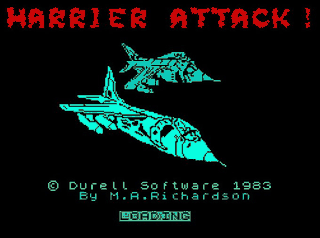 Pantalla de carga de Harrier Attack! de ZX Spectrum, que muestra los Sea Harriers listos para el combate.