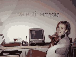 Theresa en las oficinas improvisadas de Valentine Media (del blog de Mary Duncan)